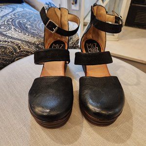 Miz Mooz Amia Closed-Toe Wedge, Black, Size 10